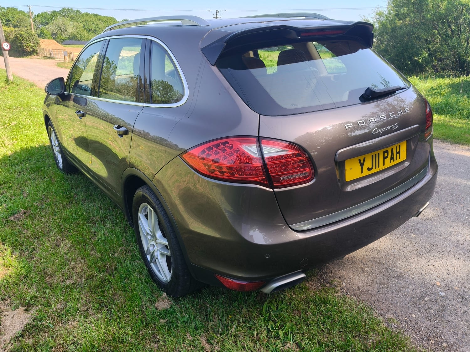 Porsche Cayenne 2011 - Cars