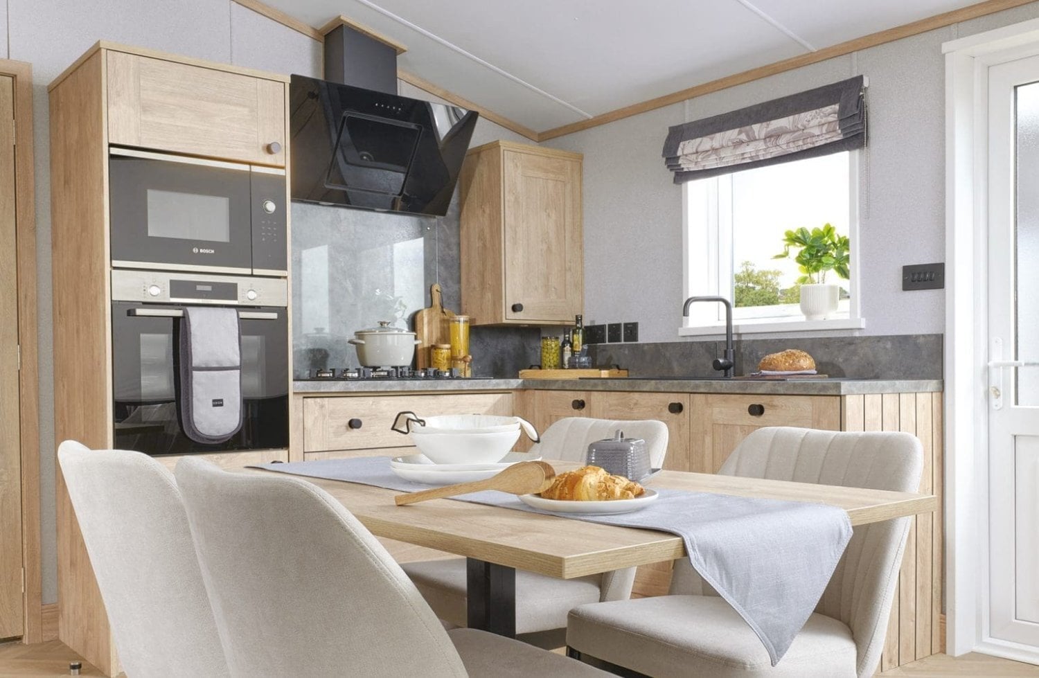 Premium 2-Bed ABI Balmoral at Overstone Lakes - Holiday Homes in Northampton