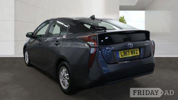Toyota Prius 2017 - Cars