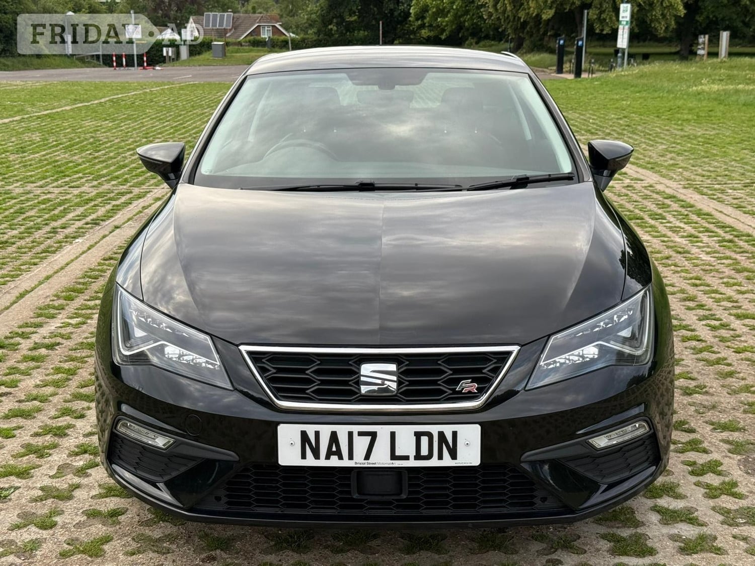 [ berth ]SEAT Leon