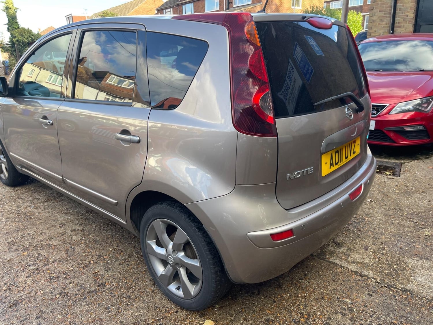 Nissan Note 2011 - Cars