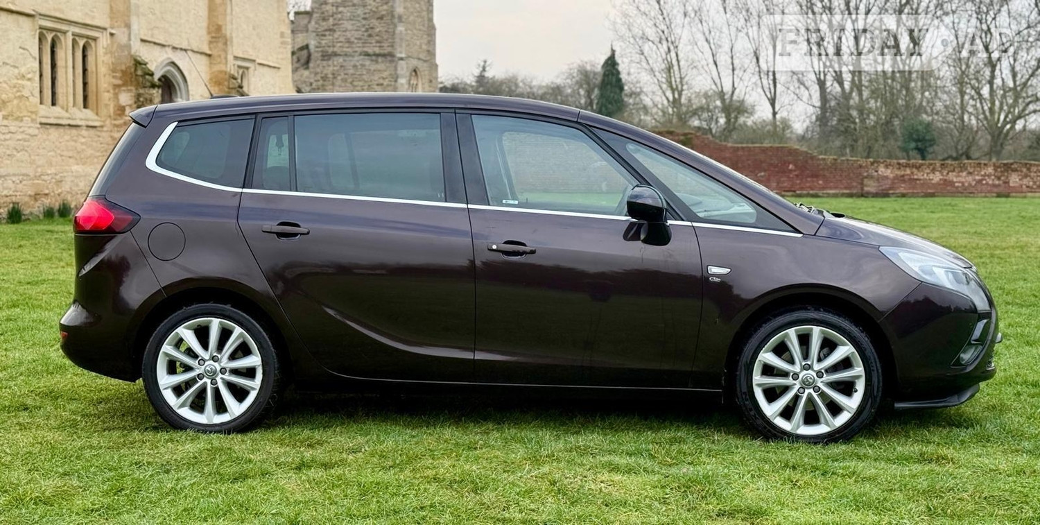 [ berth ]Vauxhall Zafira Tourer