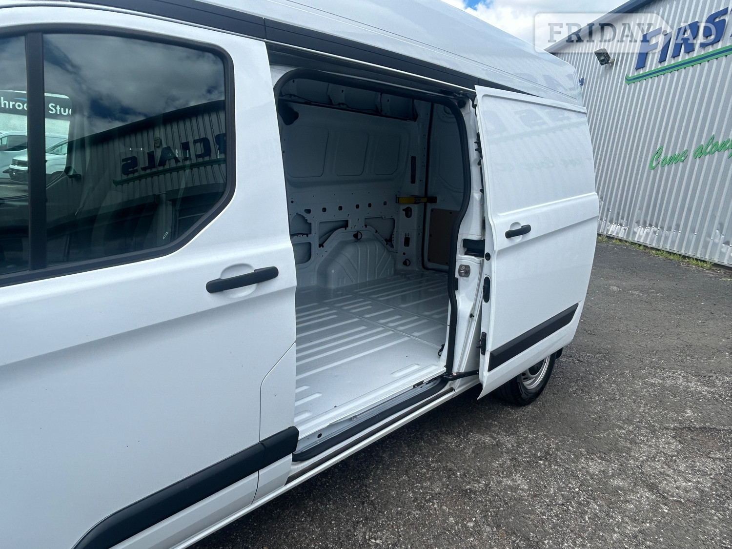 Ford Transit Custom 2026 - Vans & Commercial Vehicles