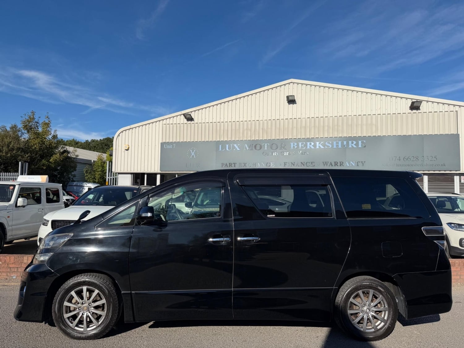 Toyota Vellfire Sandhurst
