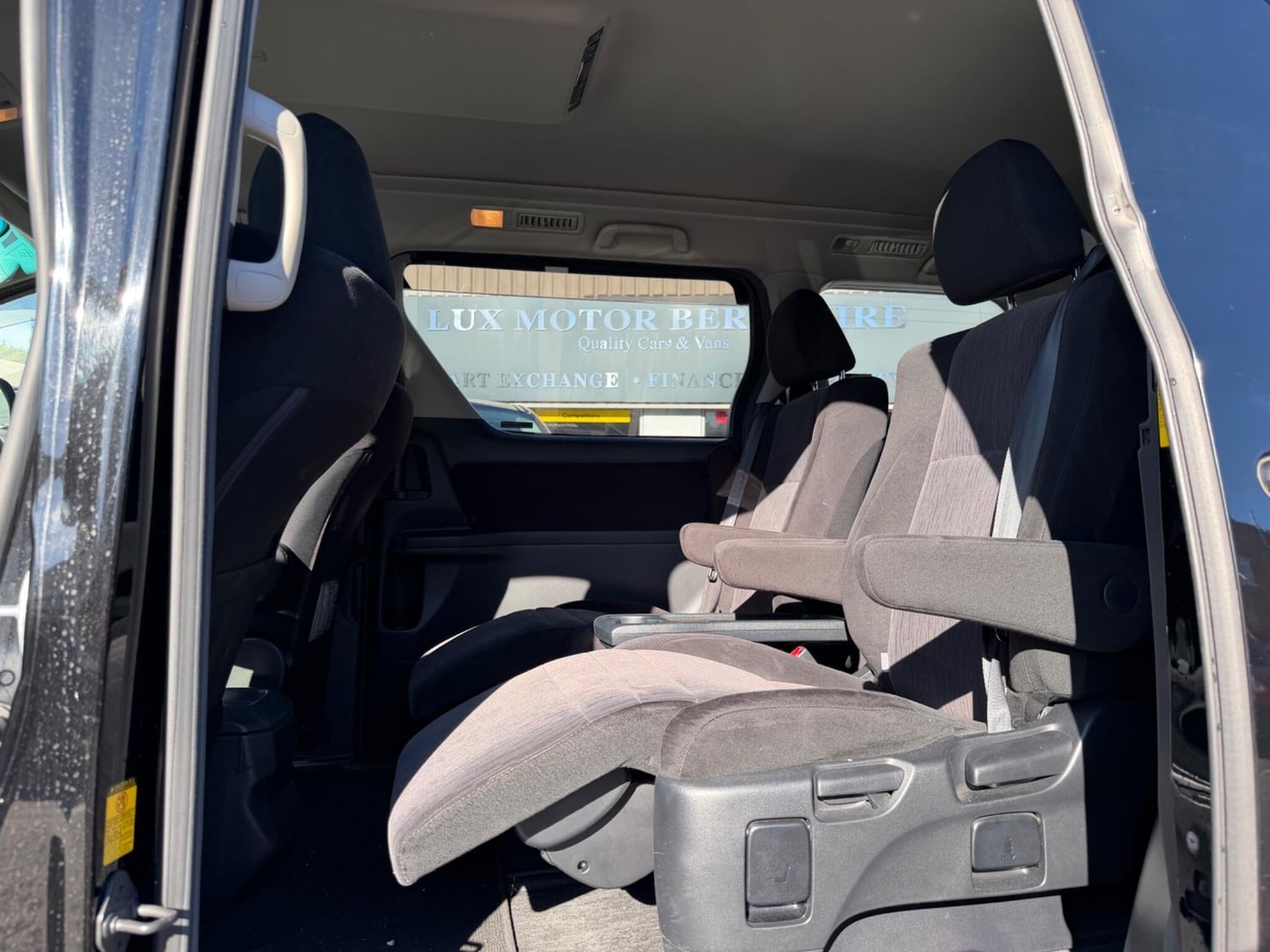 Toyota Vellfire 2013 - Cars