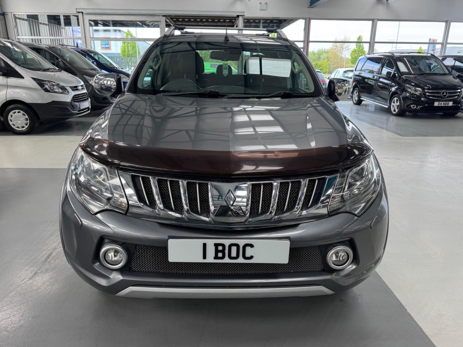 [ berth ]Mitsubishi L200
