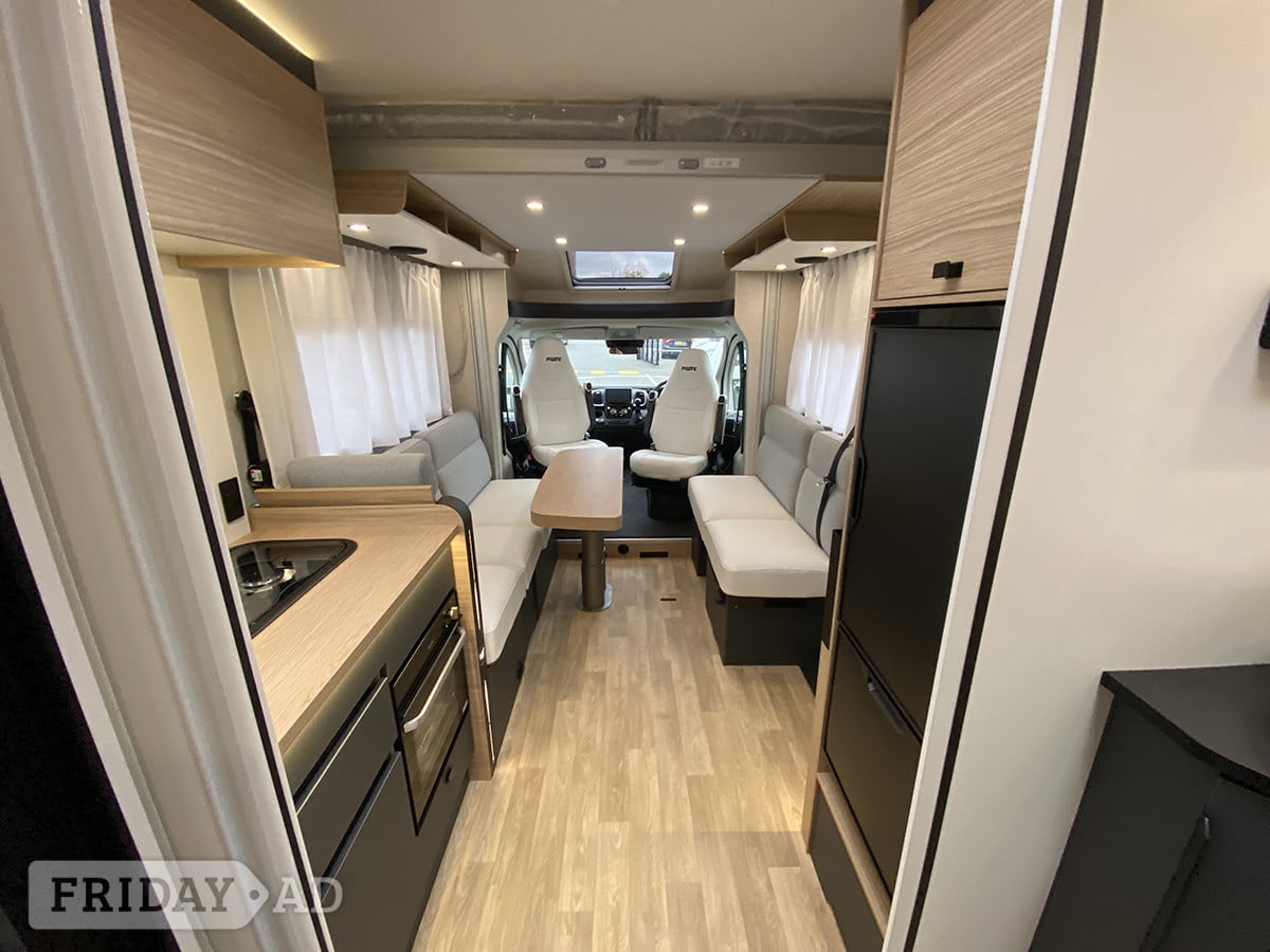 [4 berth ]Pilote Pacific P690D Evidence