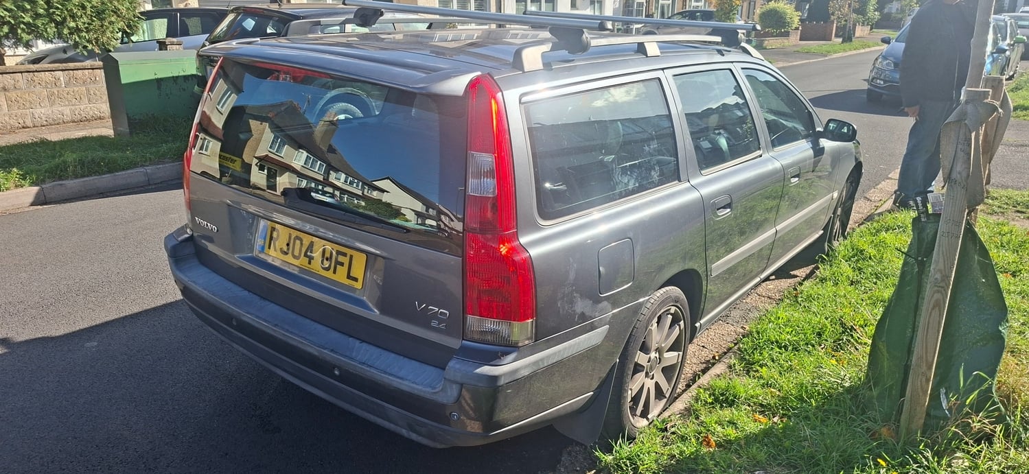 Volvo V70 Sutton