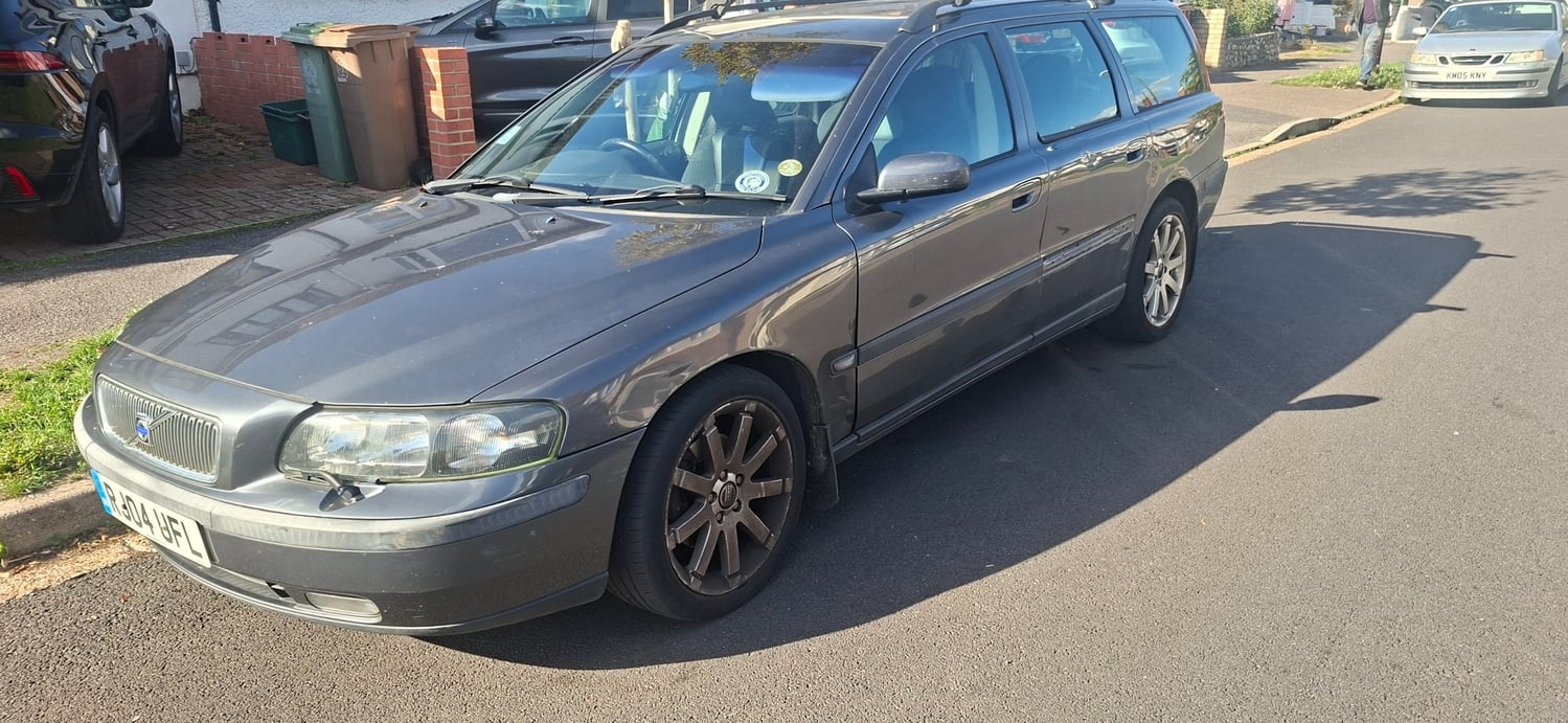Volvo V70 2004 - Cars in Sutton