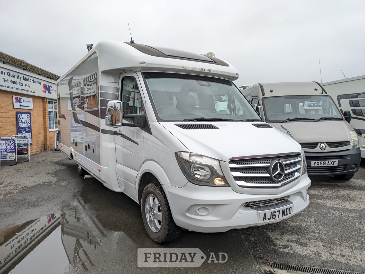 Auto-Sleepers Burford 2017 in Bracknell