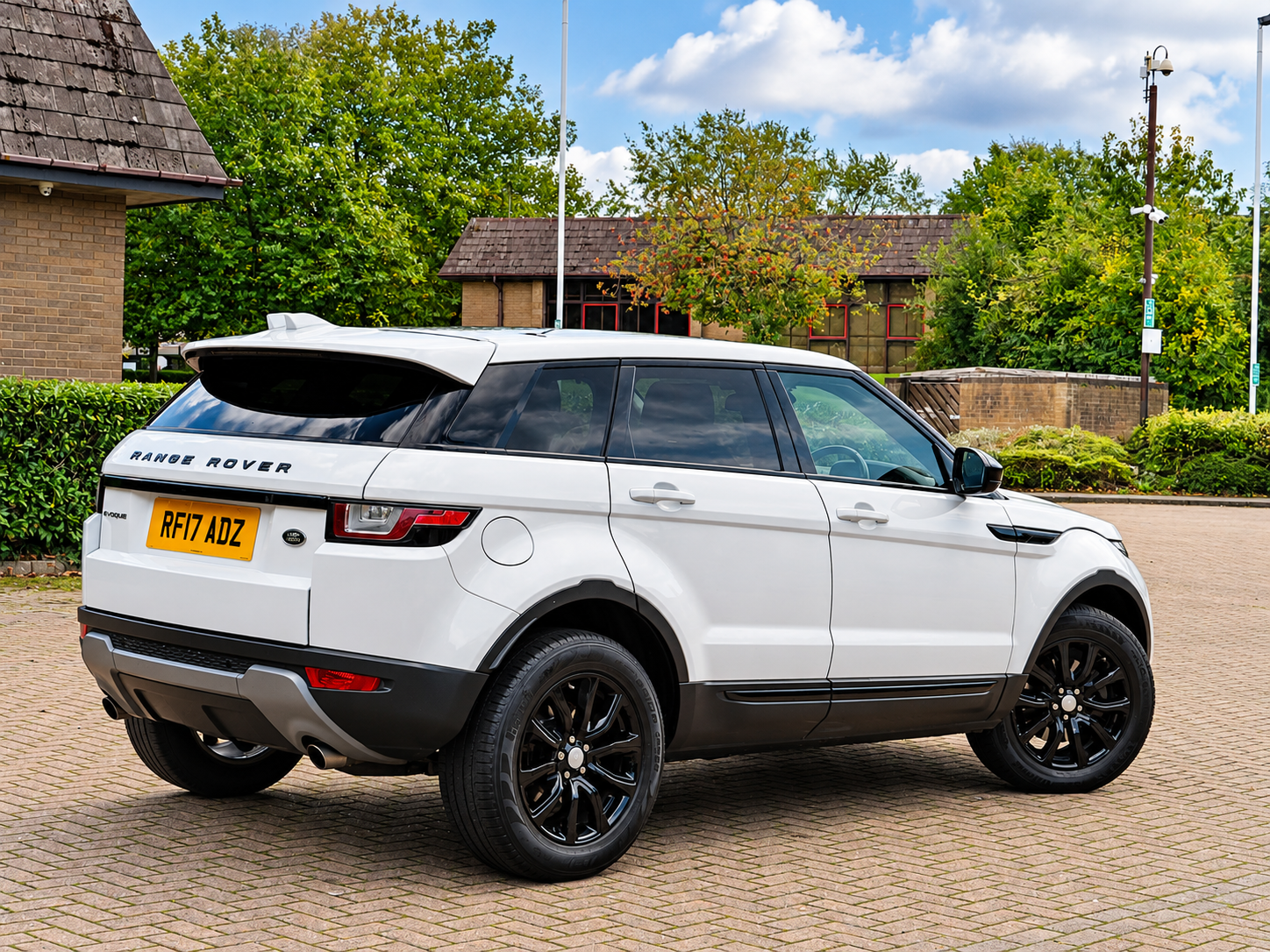 [ berth ]Land Rover Range Rover Evoque