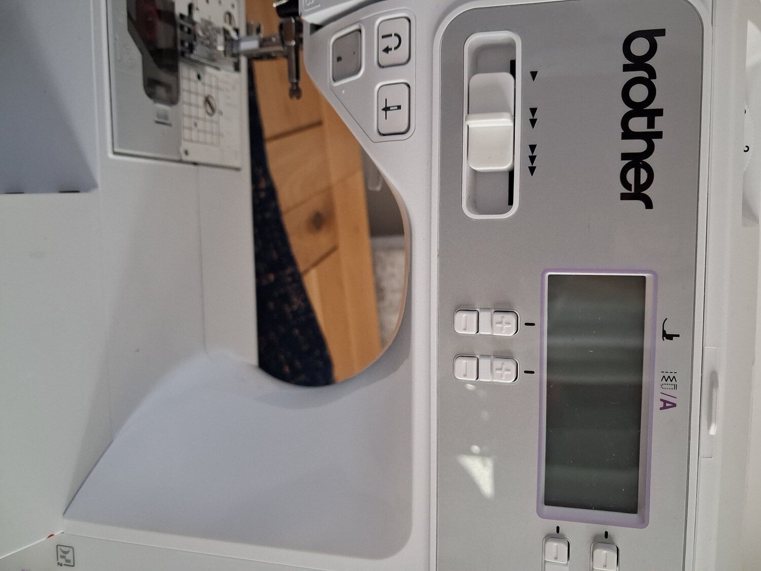 Brother FS180QC sewing machine with extension table - Hobbies & Leisure