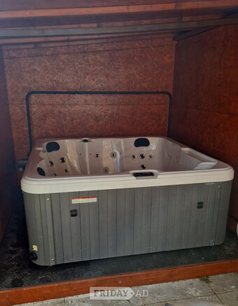 Valour 2 Hot Tub