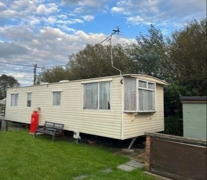 Nice tidy static caravan to rent . We accept longer stays for  