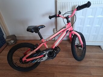 Boys bike & 2 x 3 wheel scooters