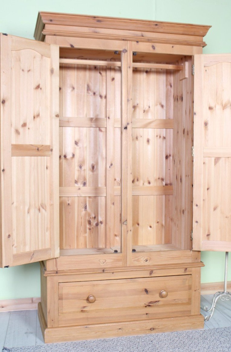 UK Delivery - Quality Made Pine Farmhouse Pine Wardrobe 