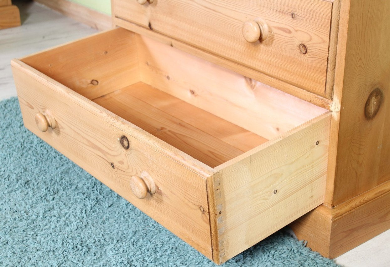 UK Delivery - Farmhouse Pine Chest Of Drawers With Blemishes