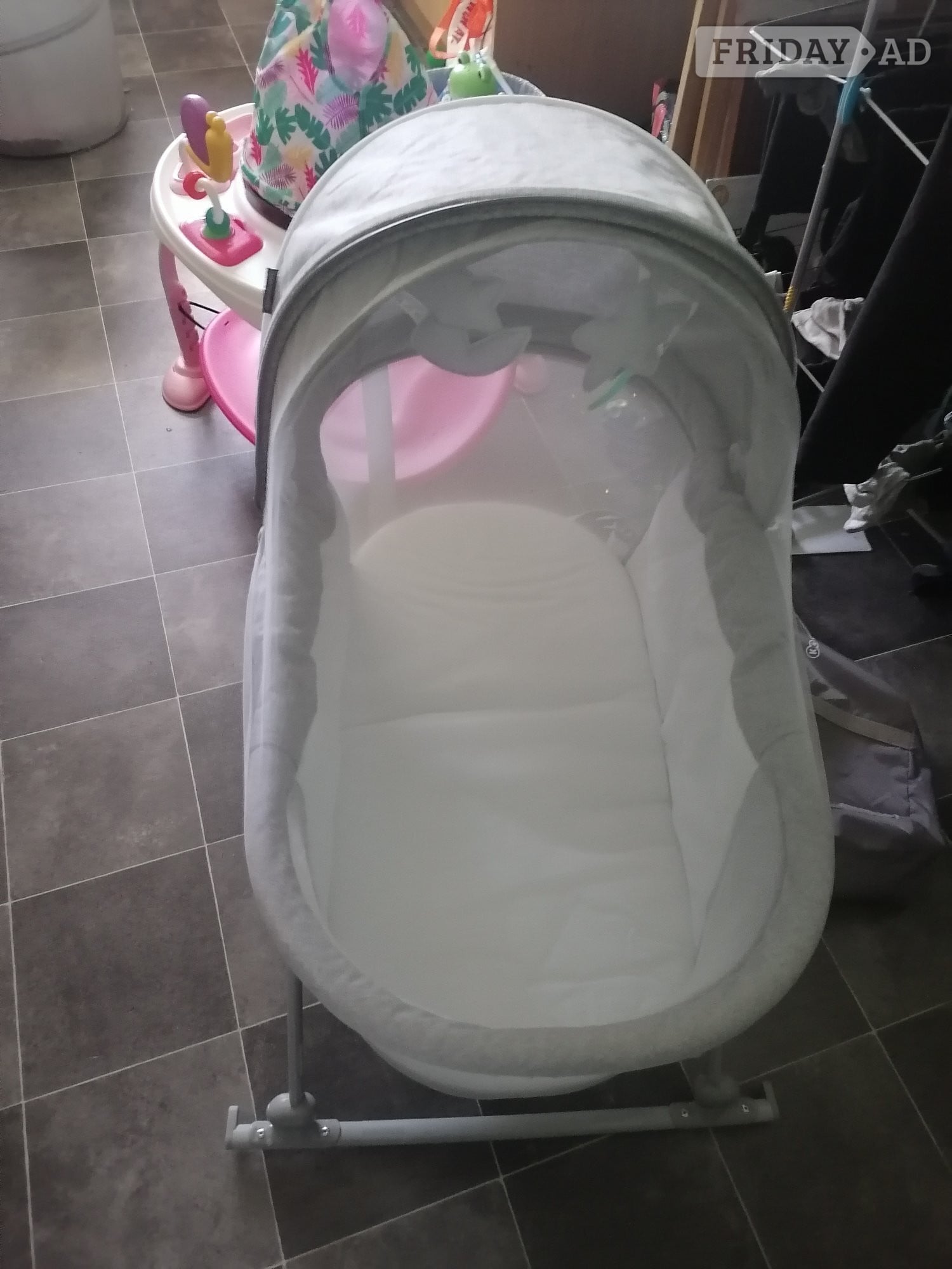 Baby travel cot