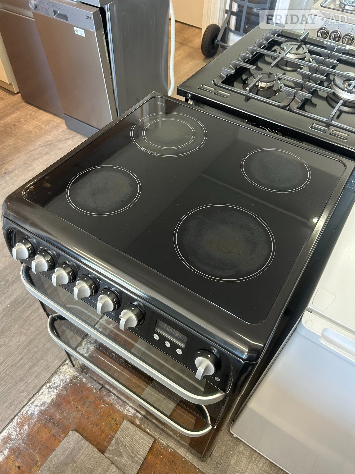 HOTPOINT ELECTRIC OVEN - Home Appliances in St. Leonards-On-Sea