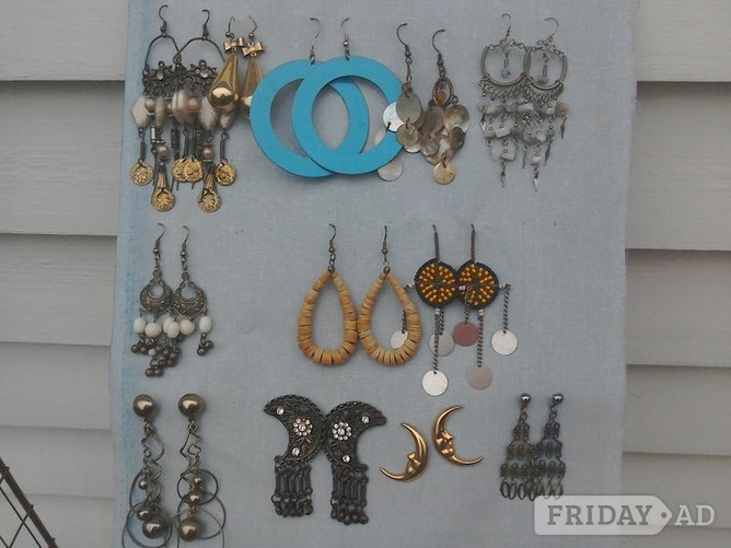 Earrings for pierced ears, costume, 19 pairs.