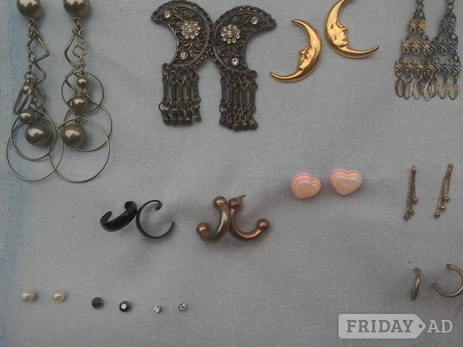 Mayfield Earrings for pierced ears, costume, 19 pairs.
