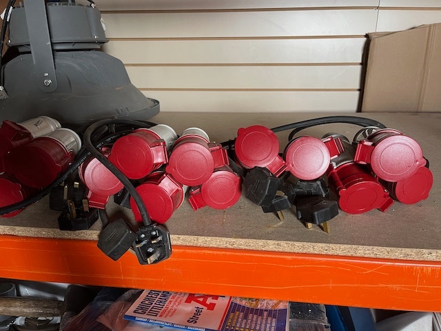 SCAME  SOCKETS TO TAKE 5 PIN PLUG, SHORT LEADS TO 13 AMP PLUGS