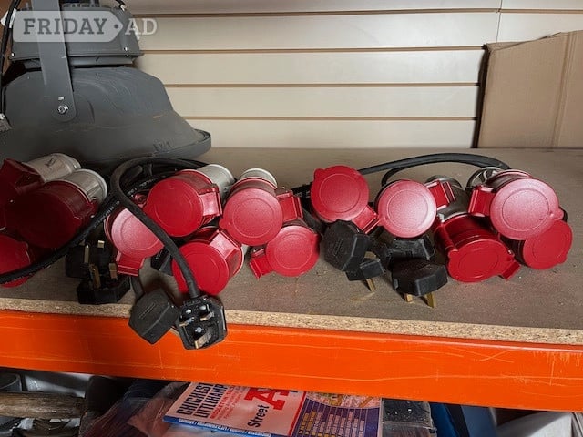 SCAME  SOCKETS TO TAKE 5 PIN PLUG, SHORT LEADS TO 13 AMP PLUGS