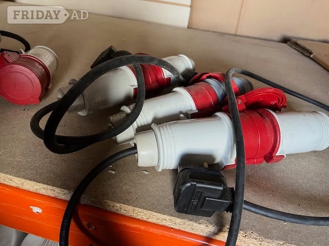 Eastbourne SCAME  SOCKETS TO TAKE 5 PIN PLUG, SHORT LEADS TO 13 AMP PLUGS