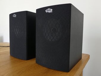 KEF Q15.2 bookshelf/stand-mount high-end HiFi speakers in black