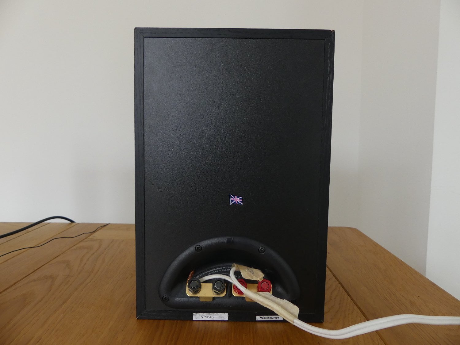 KEF Q15.2 bookshelf/stand-mount high-end HiFi speakers in black