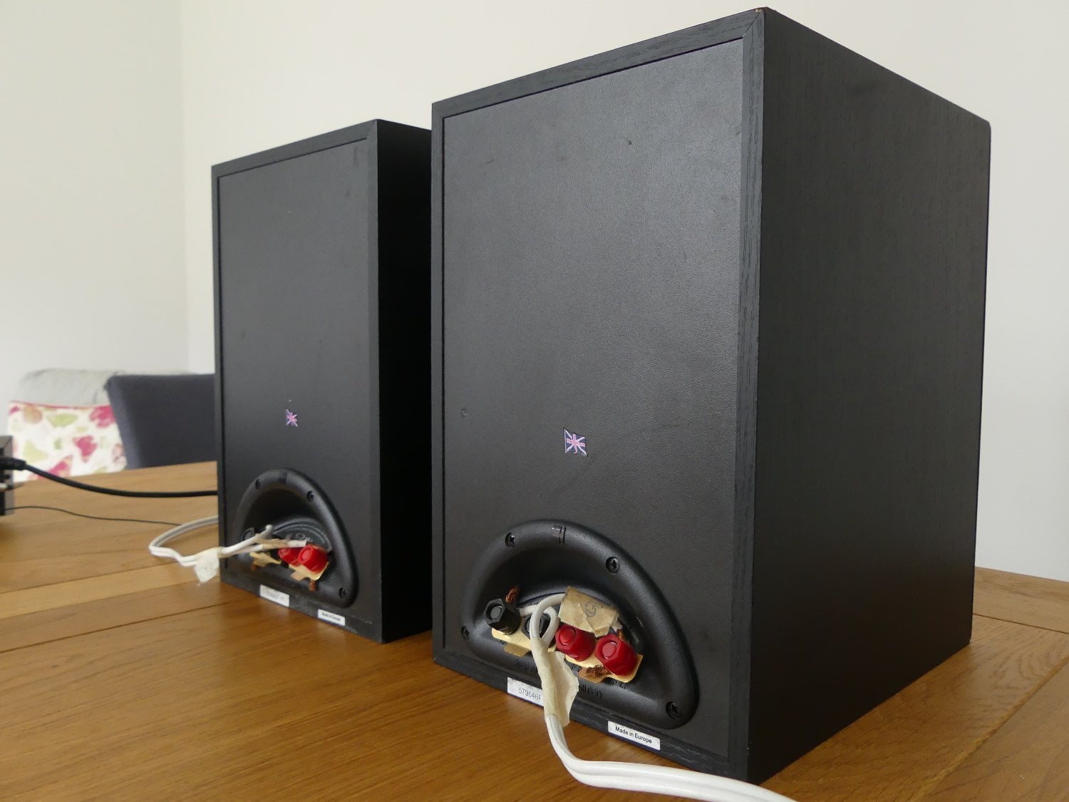 KEF Q15.2 bookshelf/stand-mount high-end HiFi speakers in black - Tv, Audio & Cameras in Bristol