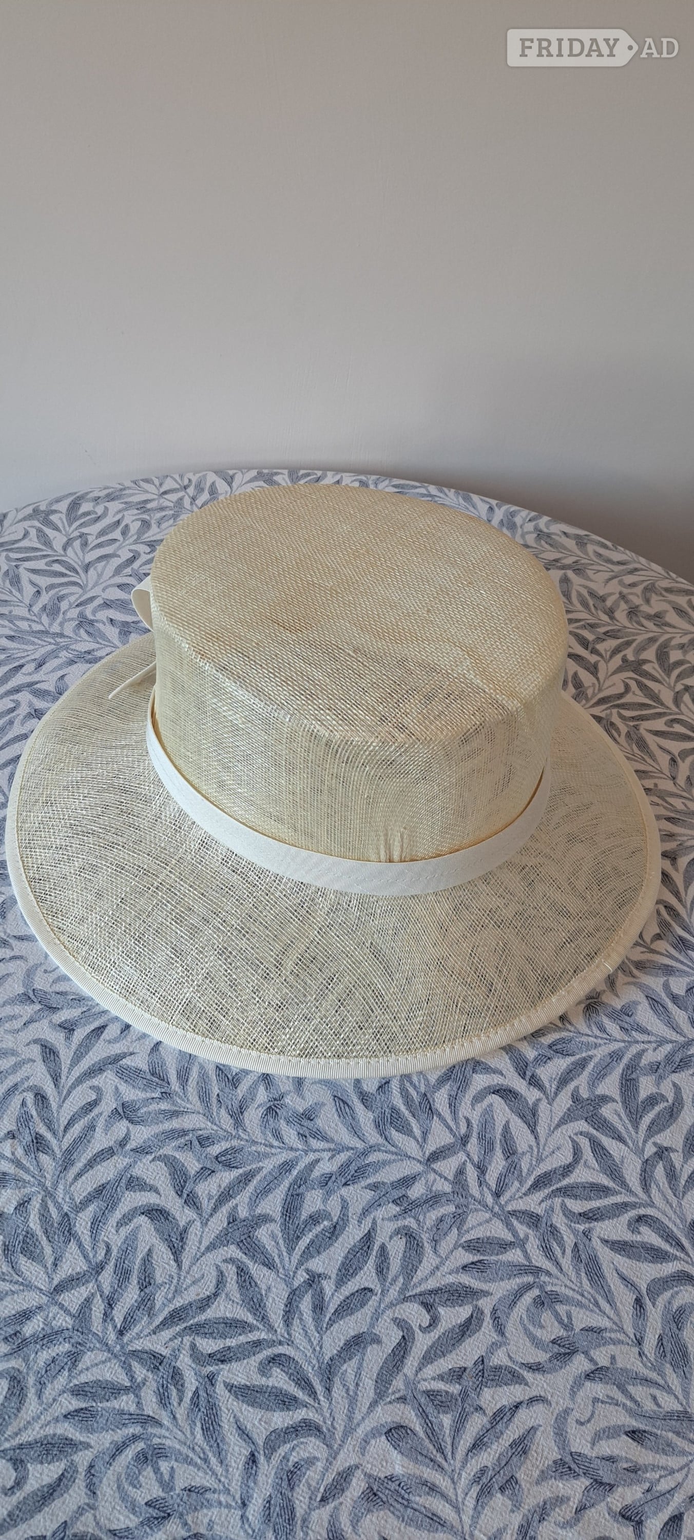 LADIES’ PALE CREAM FORMAL OCCASION HAT 