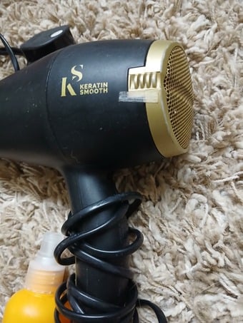 Hairdryer and hairstraightners case and heat protection spray Tun