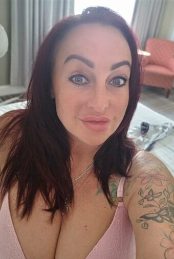 Sexy English curvy gfe