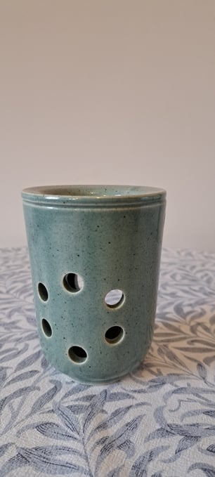 CERAMIC AROMATIC ESSENTIAL OIL BURNER DIFFUSER.  HANDMADE