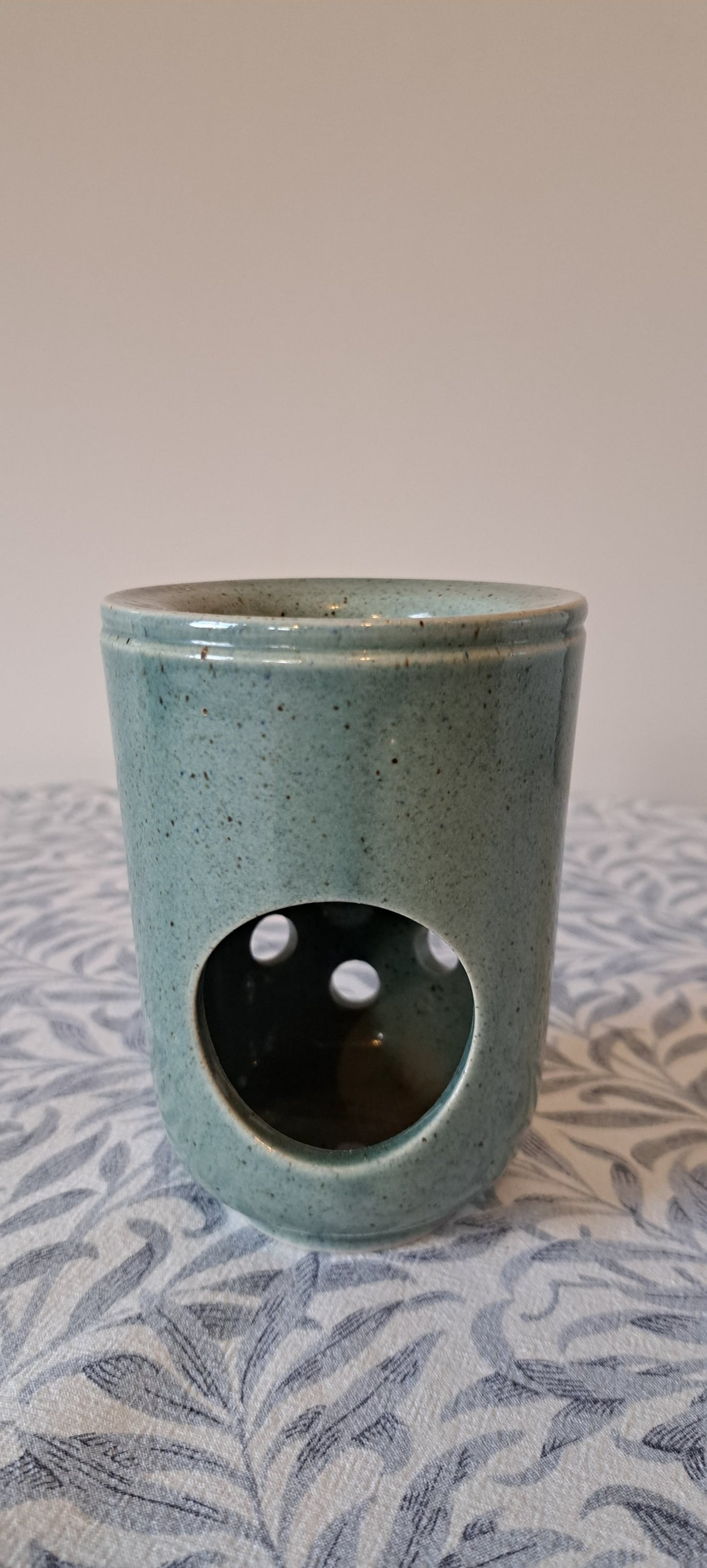 CERAMIC AROMATIC ESSENTIAL OIL BURNER DIFFUSER.  HANDMADE
