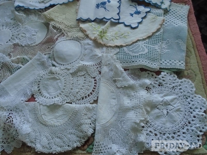 various collections of laces/crochets/embrodiery and the like. dressing table sets, runners  etc. - Antiques & Collectables