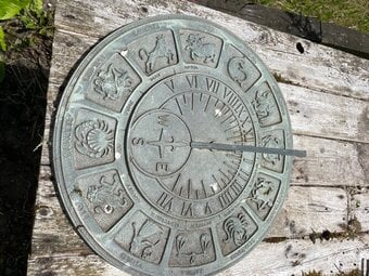 SUNDIAL - ATTRACTIVE
