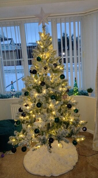 6ft Pre Lit Christmas Tree and baubles 