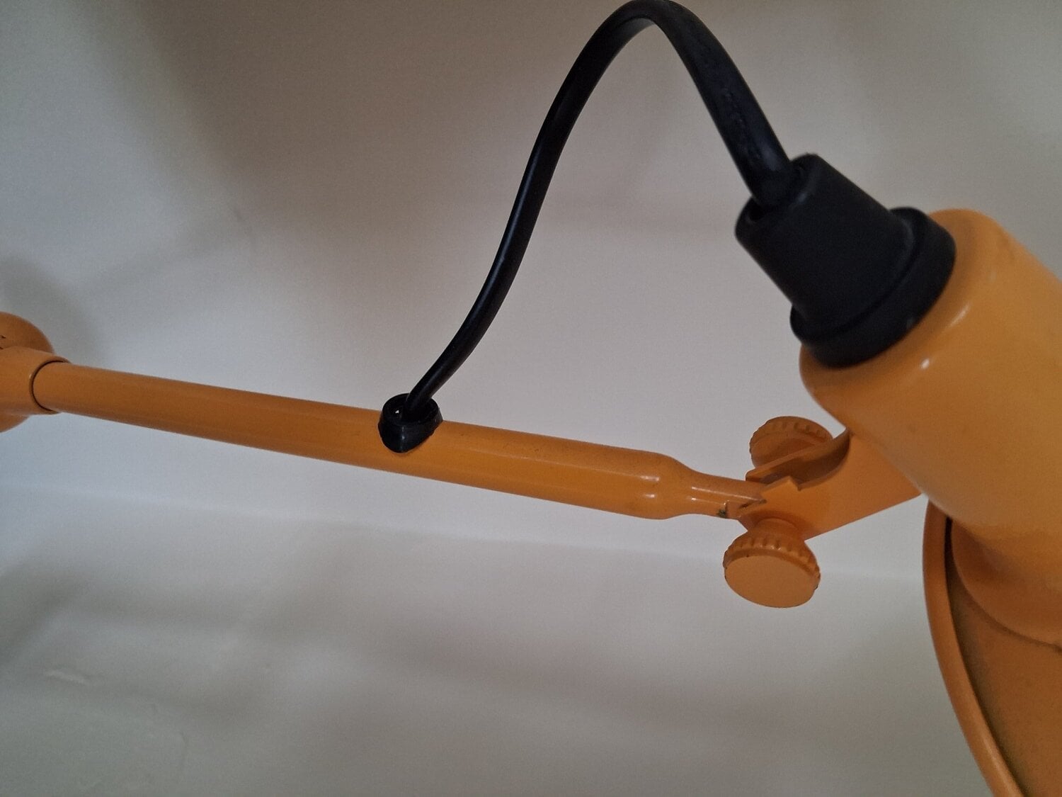  Yellow retro standing light