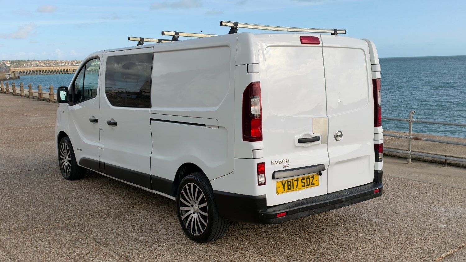 2017 Nissan NV300 Acenta - Crew Cab - ULEZ Compliant - Vans & Commercial Vehicles in Brighton