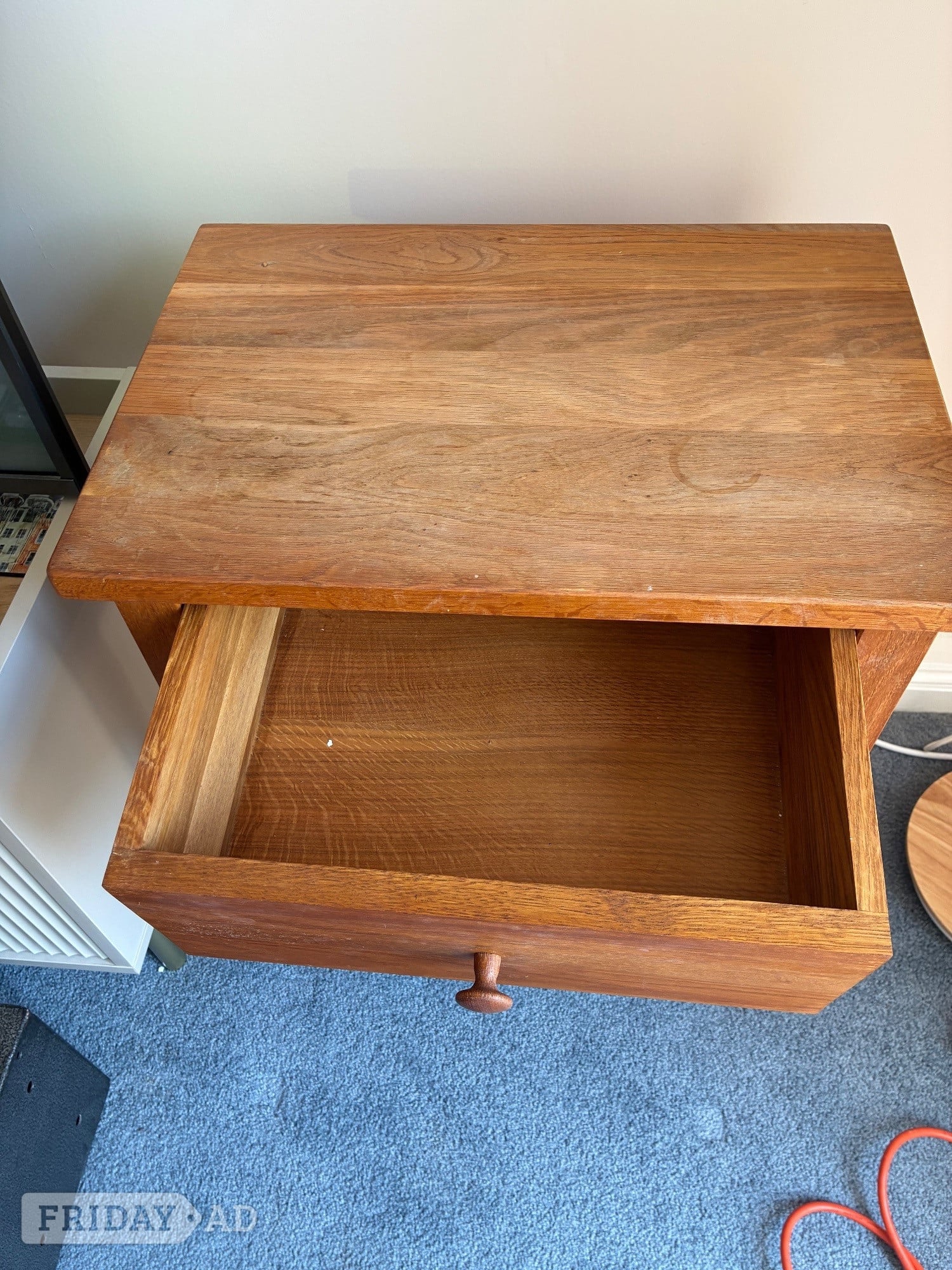 Hardwood chest of drawers and two bedside tables - Furniture