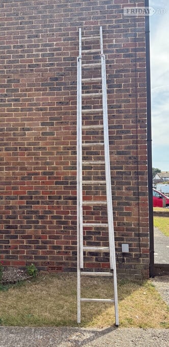 EXTENDING ALUMINIUM LADDER