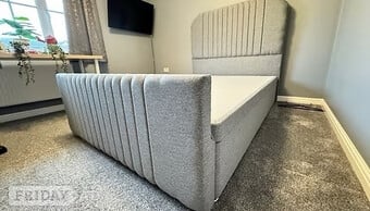 King - Global design divan Ottomen with floor standing Hb and fb