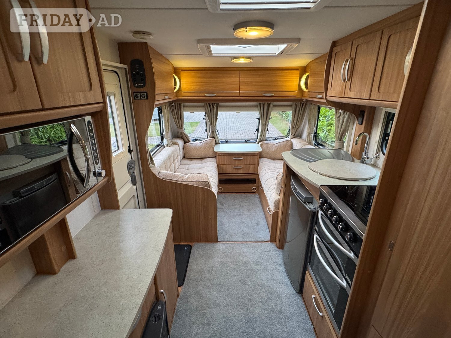 Lunar Quasar 534 2012 4 Berth Caravan with Fixed Bed and Motor Movers - Motorhomes & Caravans in Swanley