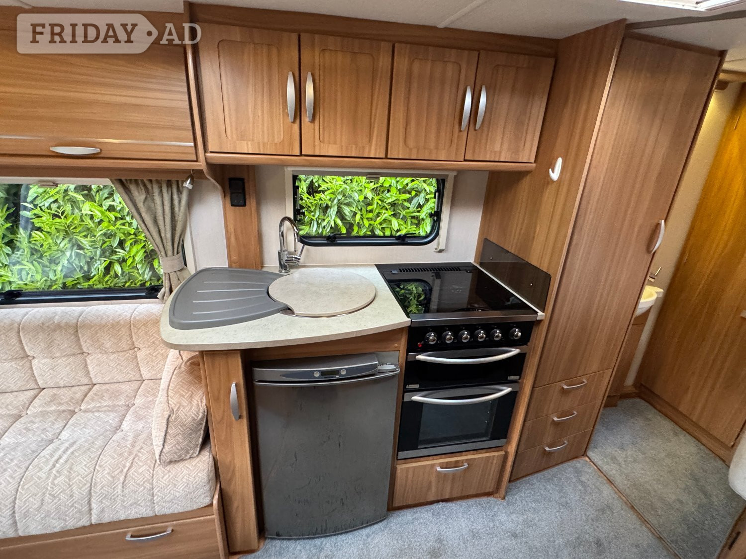 Lunar Quasar 534 2012 4 Berth Caravan with Fixed Bed and Motor Movers - Motorhomes & Caravans