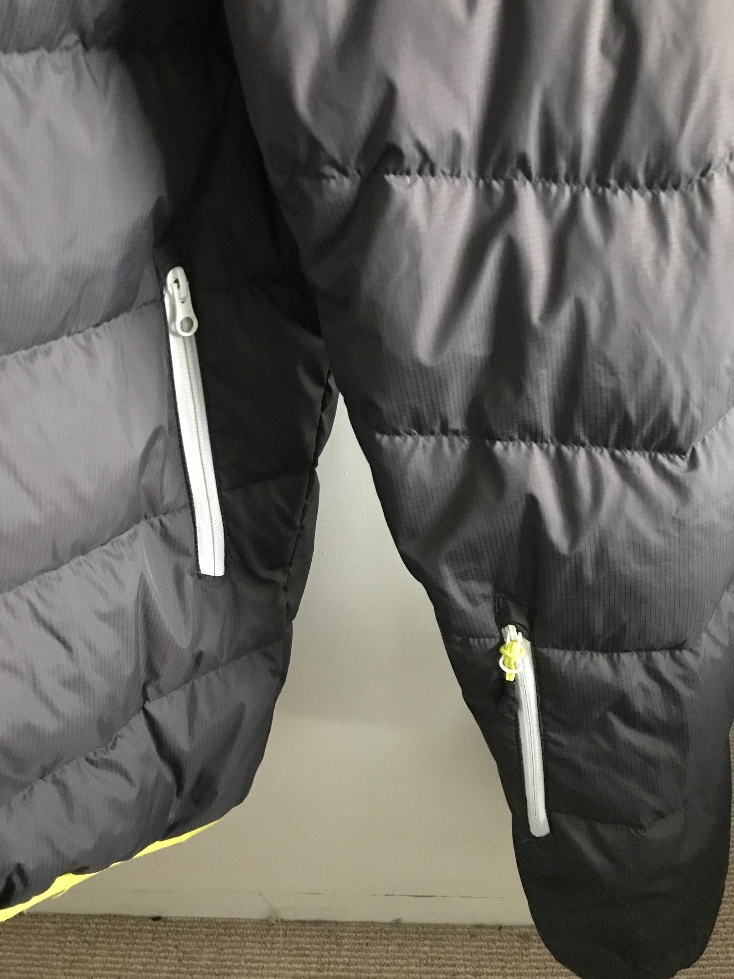 Wed'ze adult ski jacket size small with lift pass zip on sleeve  - Clothing, Footwear & Accessories