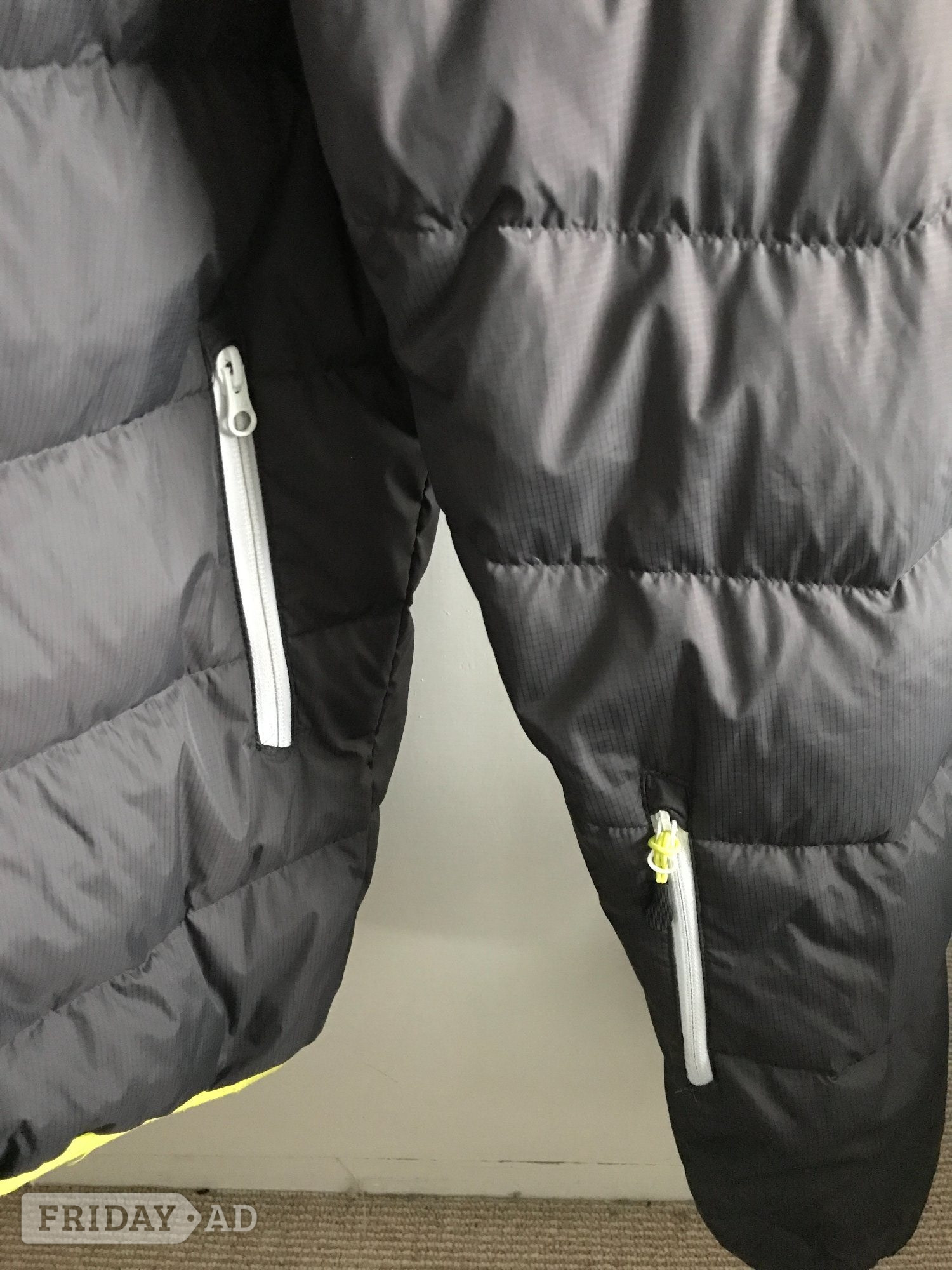 Wed'ze adult ski jacket size small with lift pass zip on sleeve  - Clothing, Footwear & Accessories