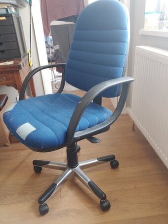 OFFICE SWIVEL CHAIR