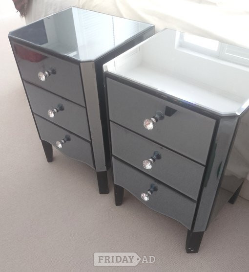 PAIR OF MIRRORED 3 DRAWER BEDSIDE TABLES - Furniture in Eastbourne